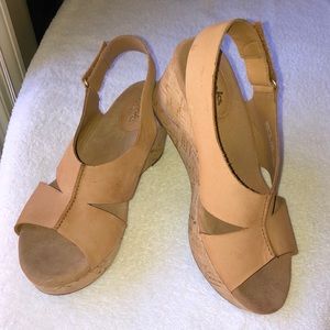Like NEW!!Clarks Leather Wedge sandals